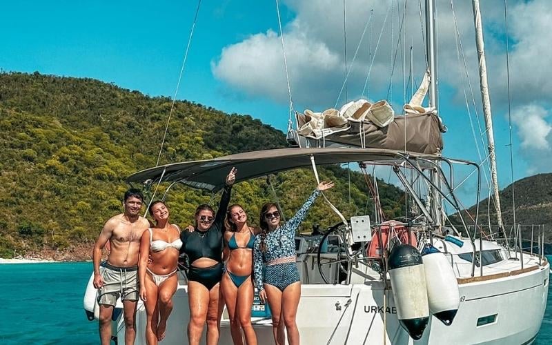 Photo of students on the back of the boat on a Sailing Virgins Liveaboard Course in the British Virgin Islands
